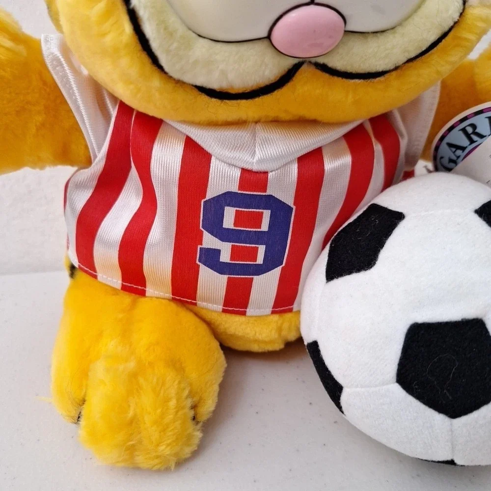 RARE Vintage 1994 PAWS D&G Enterprise Garfield Soccer #9 w/Ball Plush NWT - Picture 5 of 12